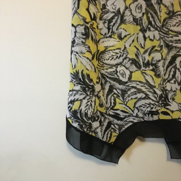 Flowy Floral Yellow, Black and White Handkerchief Hem V-Neck Top - Picture 7 of 15
